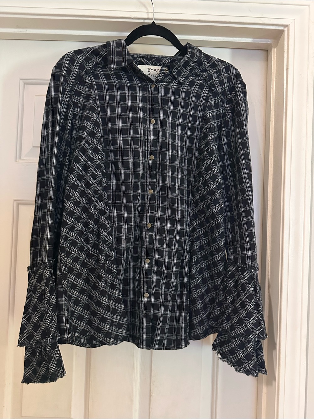 RyaN Black & White Plaid Button-Down Shirt